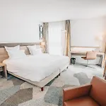 By Ihg