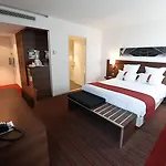 By Ihg