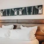 By Ihg