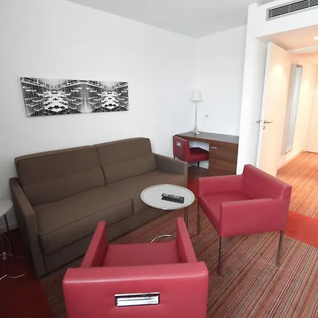 By Ihg