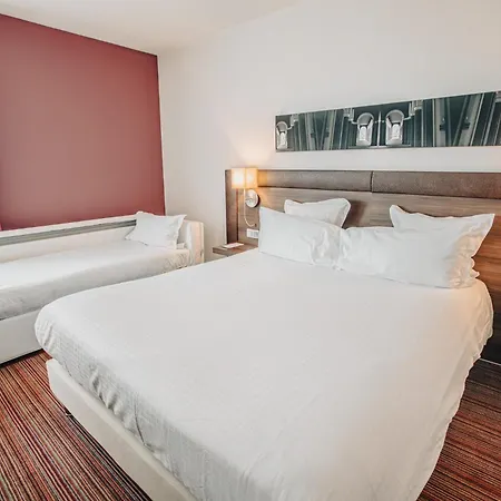 By Ihg 4*