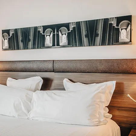 By Ihg