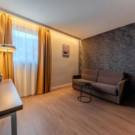 Hotel By Ihg