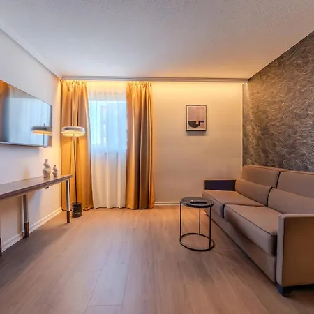 By Ihg 4*