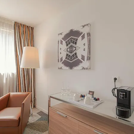 By Ihg 4*