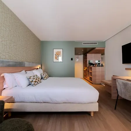 By Ihg Hotel