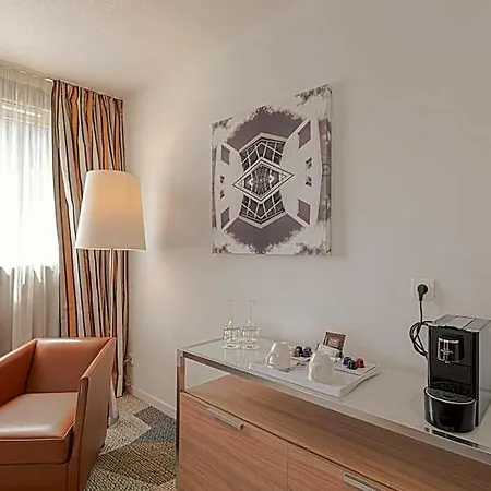 Hotel By Ihg