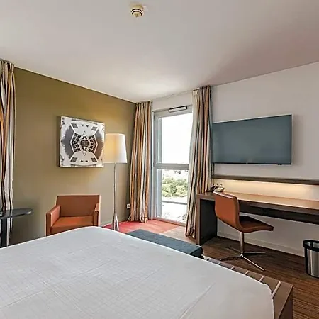 Hotel By Ihg
