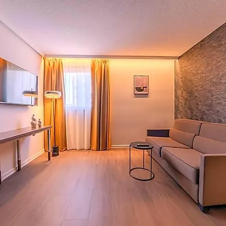 Hotel By Ihg