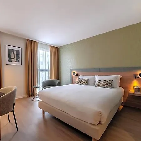 By Ihg