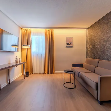 Hotel By Ihg 4*