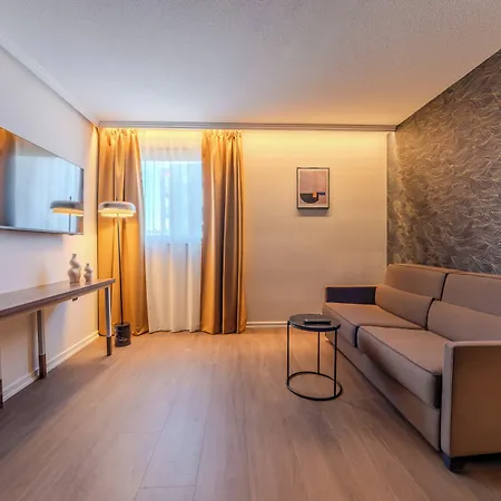 By Ihg
