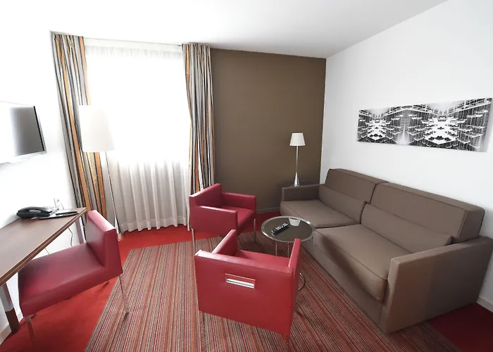 By Ihg فندق مُلووز